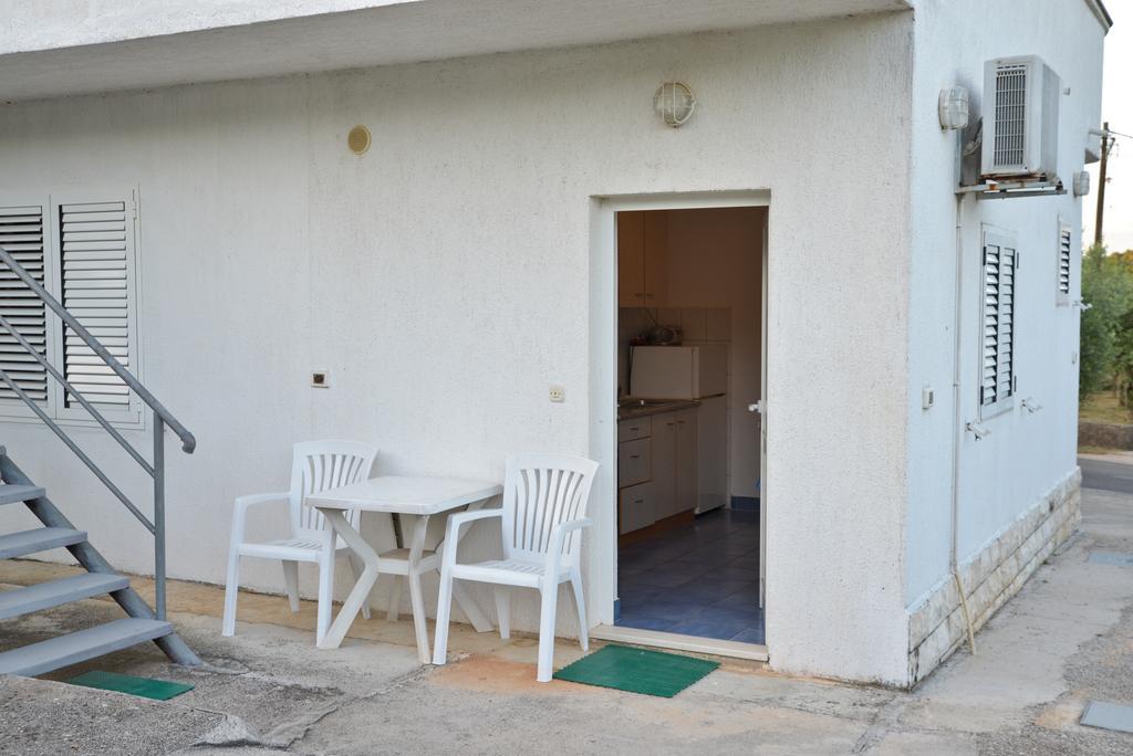 Solei-free Parking Apartment
